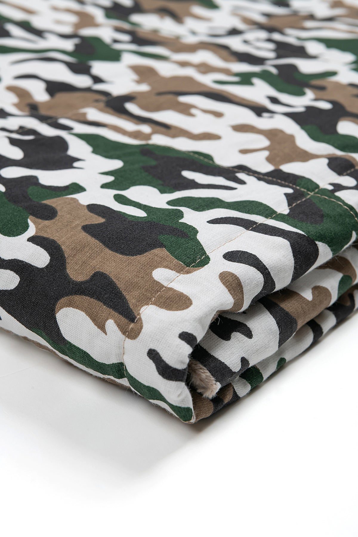 CAMO PATTERN WEIGHTED BLANKET close up to pattern 