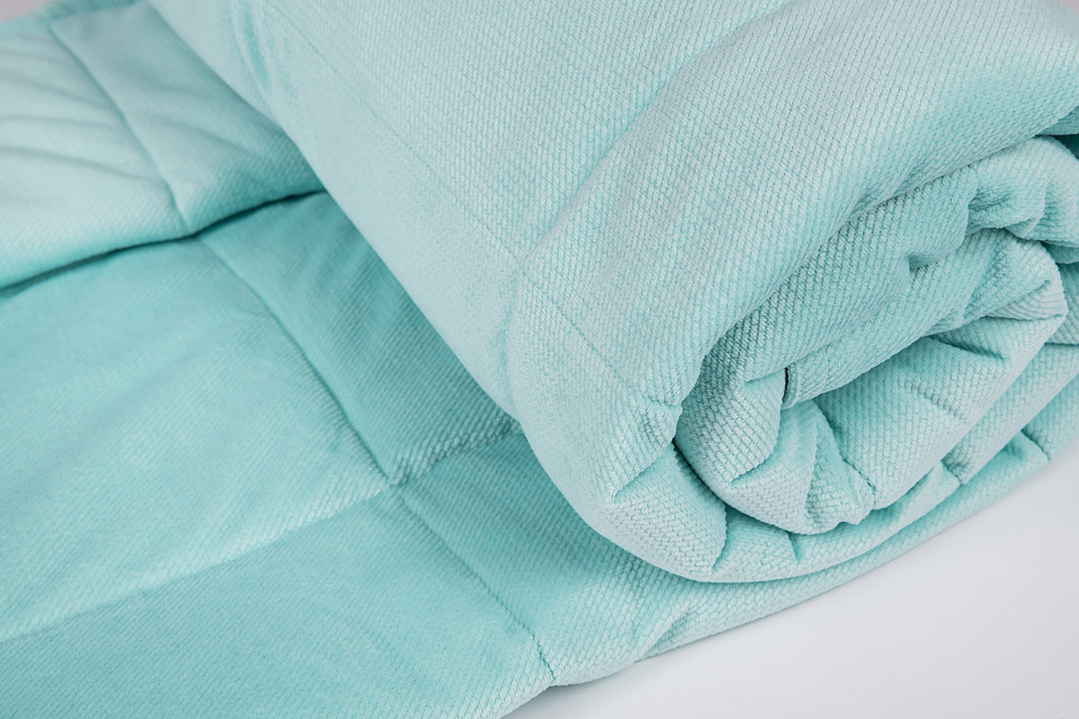 VELVET TOP WEIGHTED BLANKET IN MINT SHADE